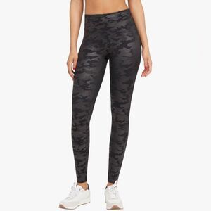 SPANX Faux Leather Matte Black Camo Sculpt Leggings Small